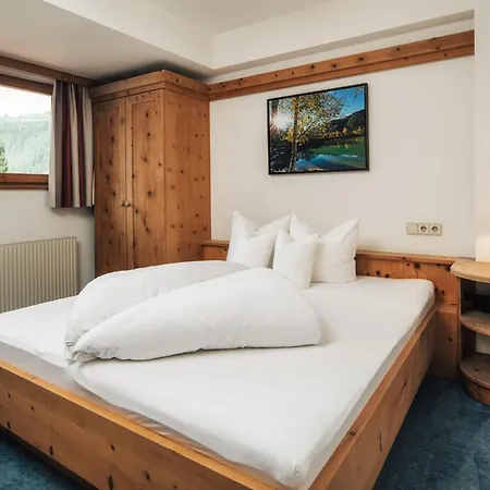 Ferienresidenz Raich - Appartements Mit Sky Wellness Und Garten Ried im Oberinntal Zewnętrze zdjęcie