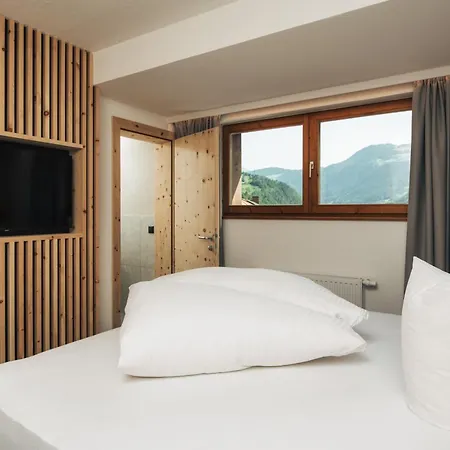 Ferienresidenz Raich - Appartements Mit Sky Wellness Und Garten Ried im Oberinntal Zewnętrze zdjęcie