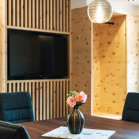 Ferienresidenz Raich - Appartements Mit Sky Wellness Und Garten Ried im Oberinntal Zewnętrze zdjęcie