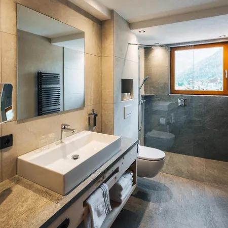 Ferienresidenz Raich - Appartements Mit Sky Wellness Und Garten Ried im Oberinntal Zewnętrze zdjęcie