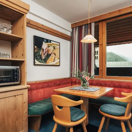 Ferienresidenz Raich - Appartements Mit Sky Wellness Und Garten Ried im Oberinntal Zewnętrze zdjęcie