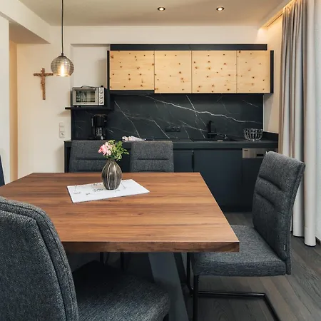 Ferienresidenz Raich - Appartements Mit Sky Wellness Und Garten Ried im Oberinntal Zewnętrze zdjęcie