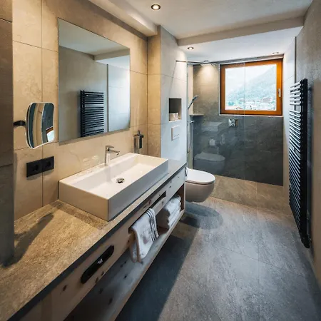 Ferienresidenz Raich - Appartements Mit Sky Wellness Und Garten Ried im Oberinntal Zewnętrze zdjęcie