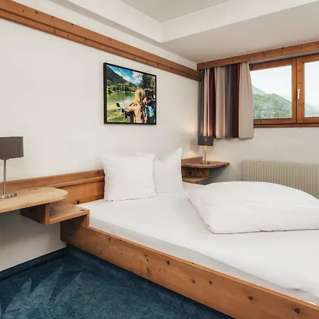 Ferienresidenz Raich - Appartements Mit Sky Wellness Und Garten Ried im Oberinntal Zewnętrze zdjęcie