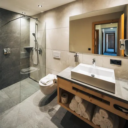 Ferienresidenz Raich - Appartements Mit Sky Wellness Und Garten Ried im Oberinntal Zewnętrze zdjęcie